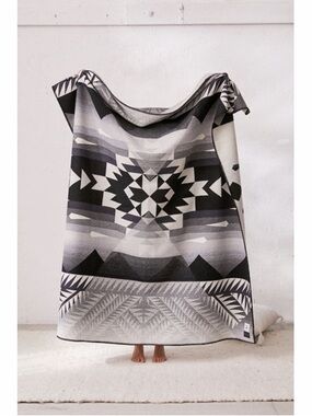 *NWT* Pendleton Nike N7 Seven Peaks Blanket